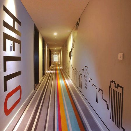 Cabin Hotel Jakarta Buitenkant foto