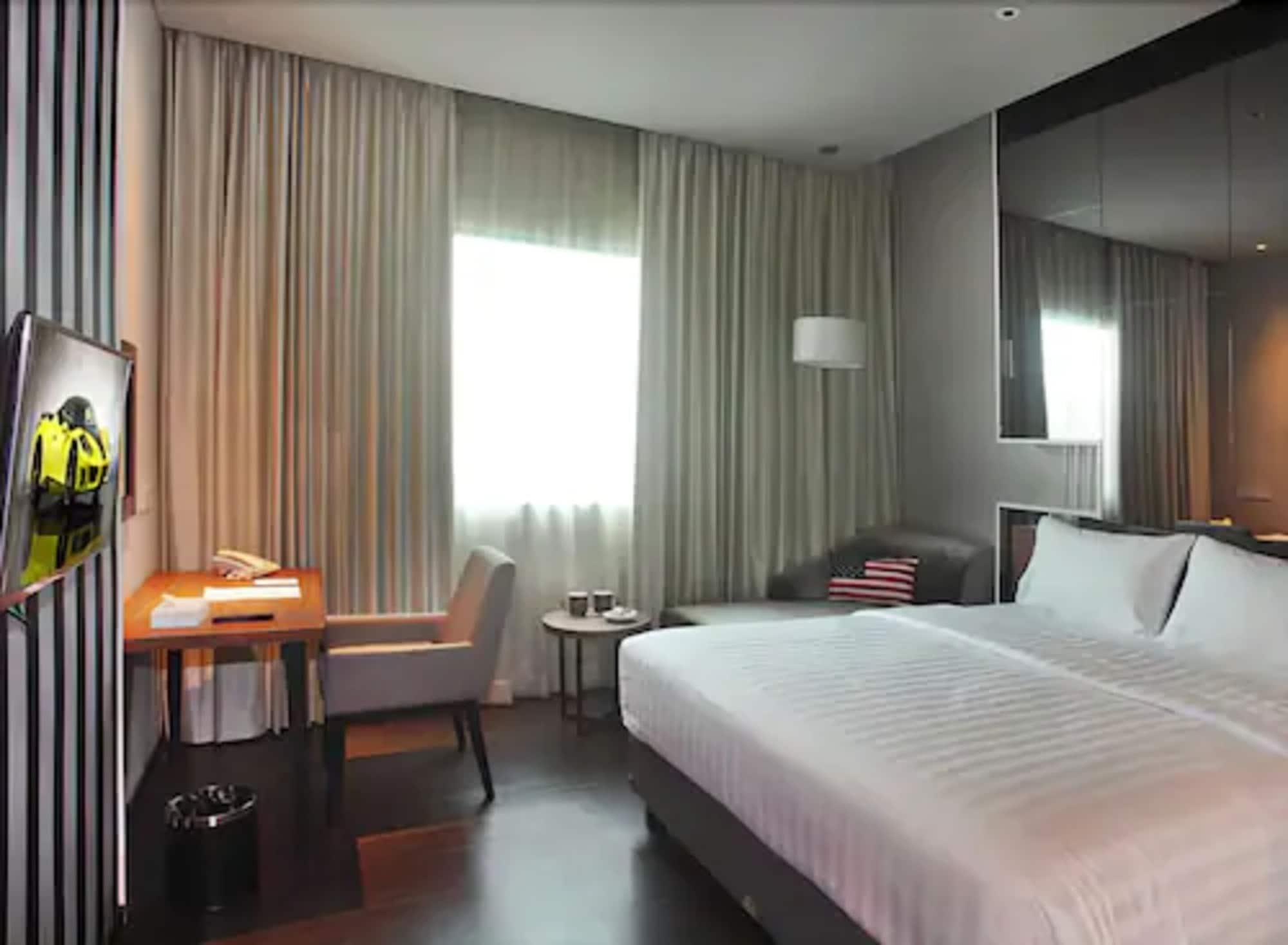 Cabin Hotel Jakarta Buitenkant foto
