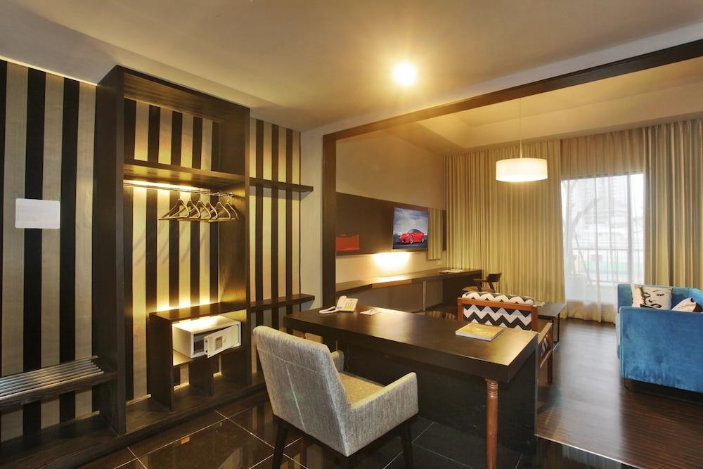 Cabin Hotel Jakarta Buitenkant foto
