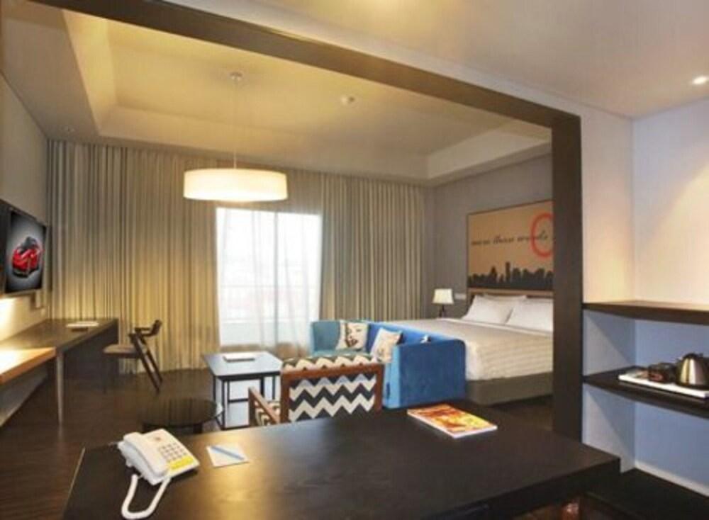 Cabin Hotel Jakarta Buitenkant foto