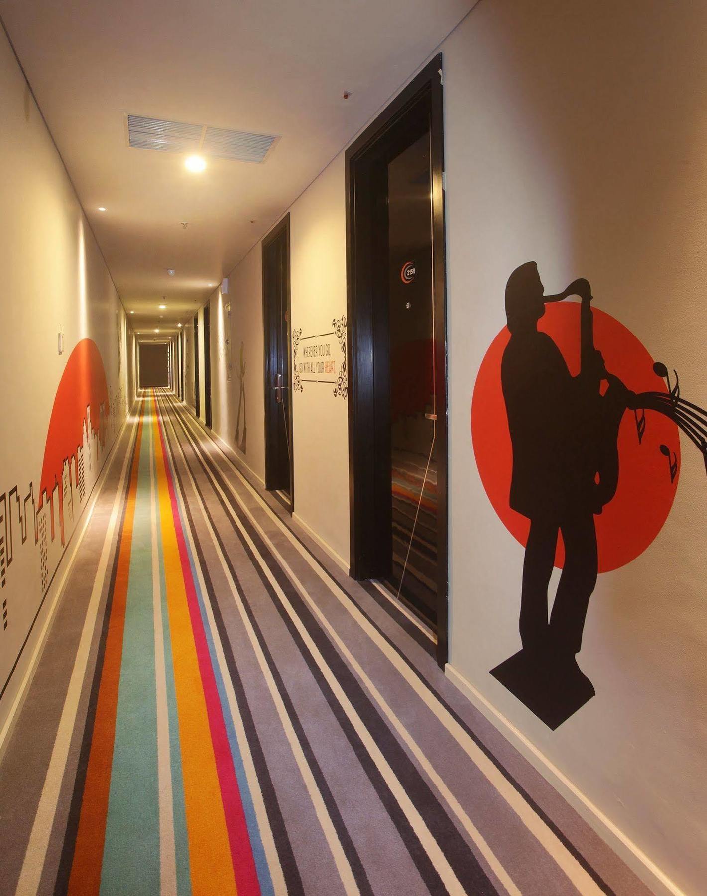 Cabin Hotel Jakarta Buitenkant foto
