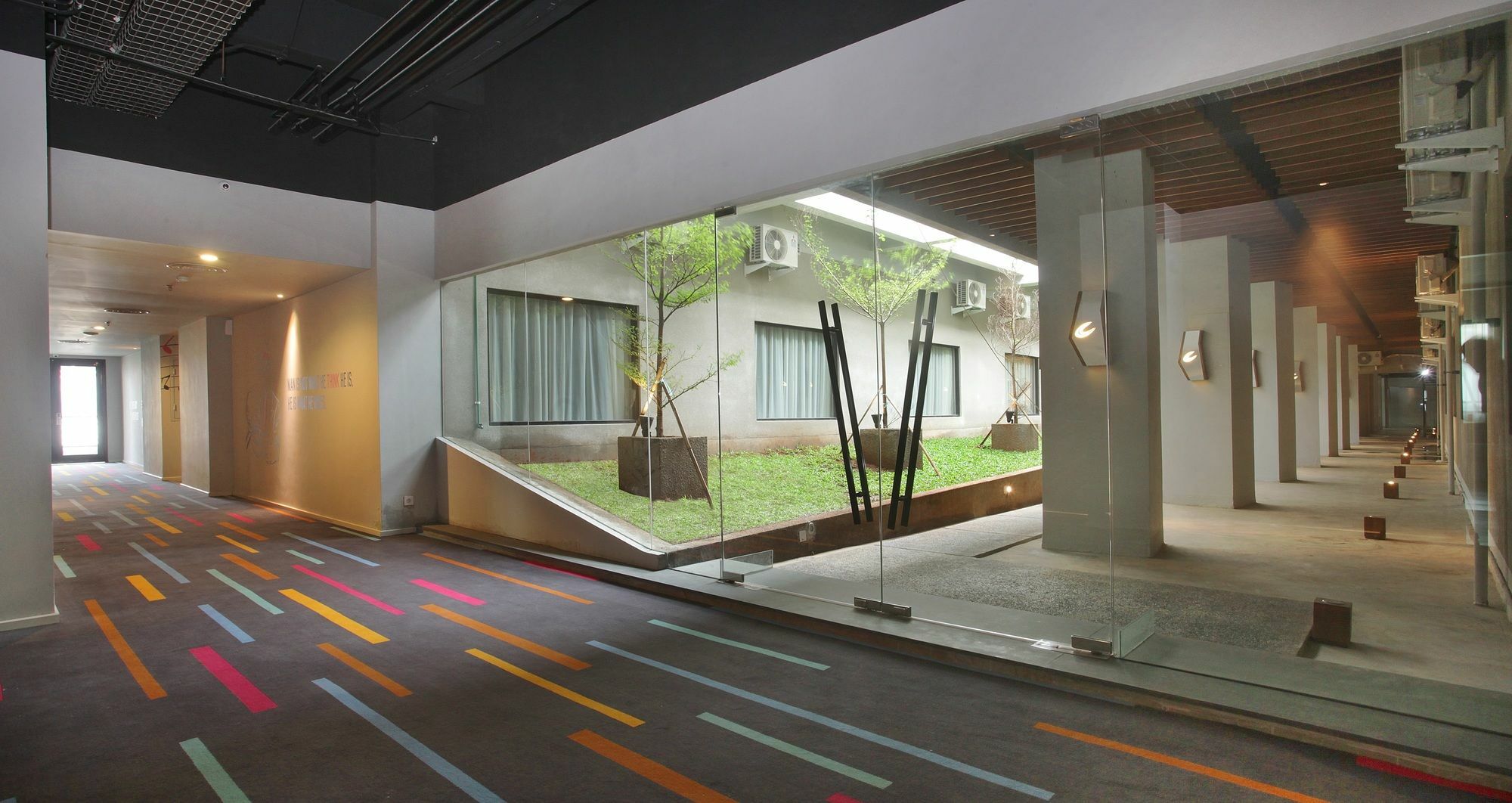 Cabin Hotel Jakarta Buitenkant foto